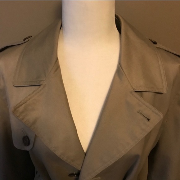 Pierre Cardin trench coat! Plaid interior. - Picture 6 of 14